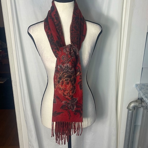 3/$20💥 NWOT Merona Floral Printed Scarf Deep Red Scarf w/ Fringe - Picture 4 of 7
